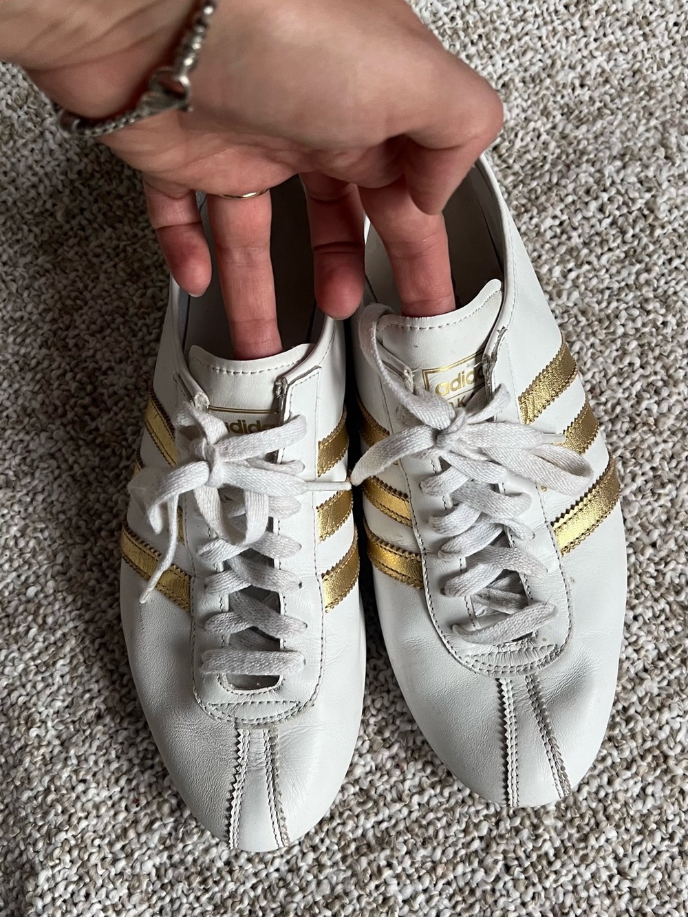 Women’s size 10 adidas Vintage Low-Profile Leather Sneakers White Metallic Gold